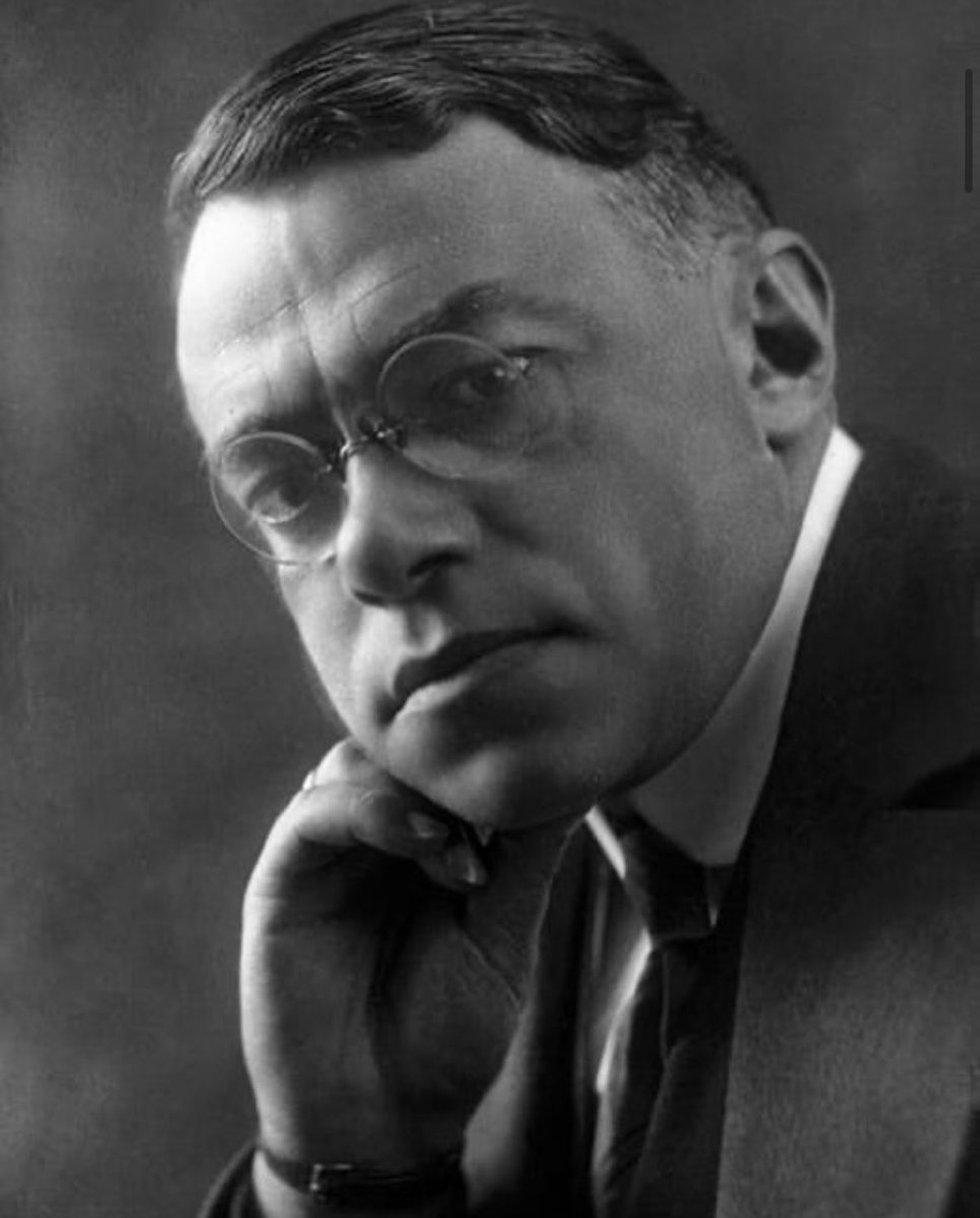 🕯️”A prophet rejected by his own people.” – Jabotinsky

Let’s talk about how David Ben-Gurion — later hailed as Israel’s founding father — treated the man who first demanded a Jewish state with unapologetic clarity: Ze’ev Jabotinsky.

Jabotinsky saw the storm coming. He called