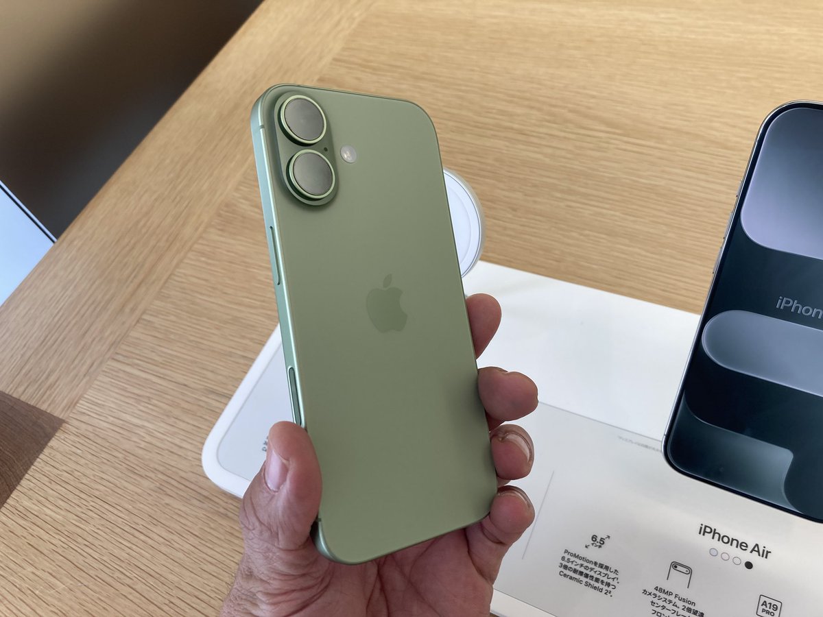 heytetsublog's tweet photo. 【本日発売日】新型 iPhone17シリーズ 本体カラー(Apple名古屋栄店)
人体カラーはiPhone17がパステル調の淡い色が中心で、Pro系は濃いめですね。
airは側面がシルバー華飾になっていてちょっと華やかでした。
#iPhone16 #iPhonePRO #iPhonePROMAX #PRO #MAX #PLUS #USB3 #USB2 #USBC #Apple #A18 #AppleIntelligence #iPhone17 #iPhone17air #iPhone17pro #iPhone17promax #アップルストア #アップルオンラインストア #applestore #予約 #納期 #当日入荷 #GeniusBar #修理 #正規代理店 #直営店 #Apple名古屋栄