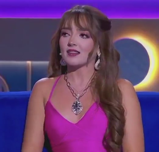 Una mami mexa hermosa 🩷
La única razón de ver estas galas 🥱

ELAINE EN EXA 
#LaCasaDeLosFamososMx