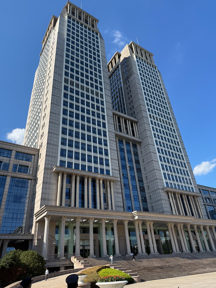 ssabirov's tweet image. Учеба началась. Причем в одном уважаемом мире Фуданьском университете (г. Шанхай) На первом курсе начал учиться еще один казахстанский студент по специальности Software Engineering В прошлом году это была специальность №1, сегодня ИИ. Количество первокурсников более 17 тыщ,Карл!