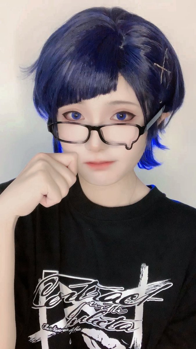 💛:😎
💙:🥺