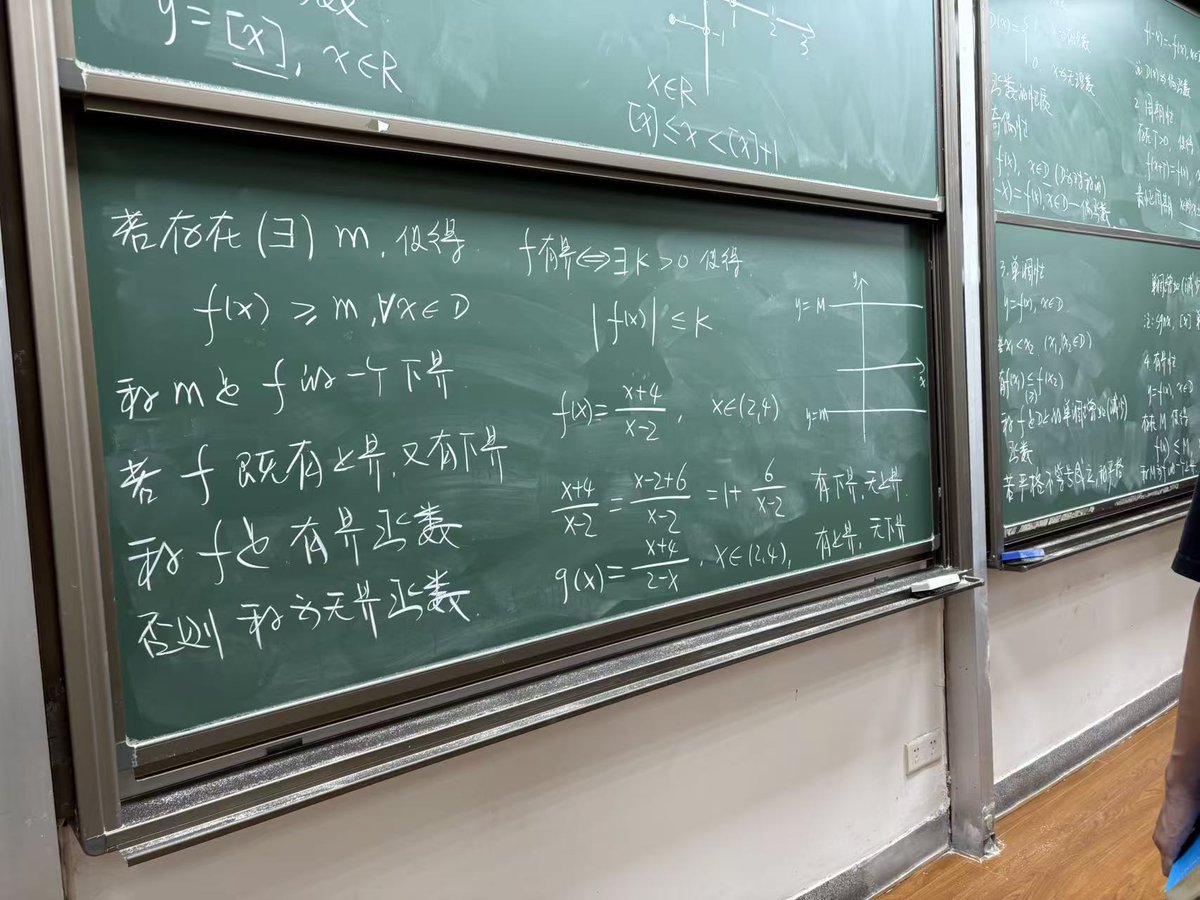 ssabirov's tweet image. Учеба началась. Причем в одном уважаемом мире Фуданьском университете (г. Шанхай) На первом курсе начал учиться еще один казахстанский студент по специальности Software Engineering В прошлом году это была специальность №1, сегодня ИИ. Количество первокурсников более 17 тыщ,Карл!