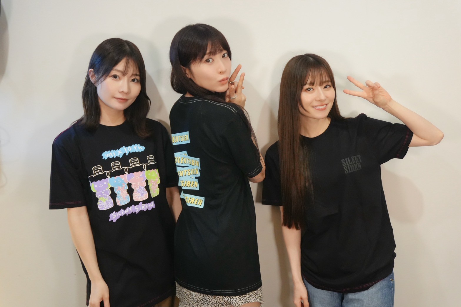 【詳細】山内あいな  Silent Siren コラボワンピース SHE SCREAM ROCK vol.1 New衣装でした🖤 SHE SCREAM ROCKのロゴ
