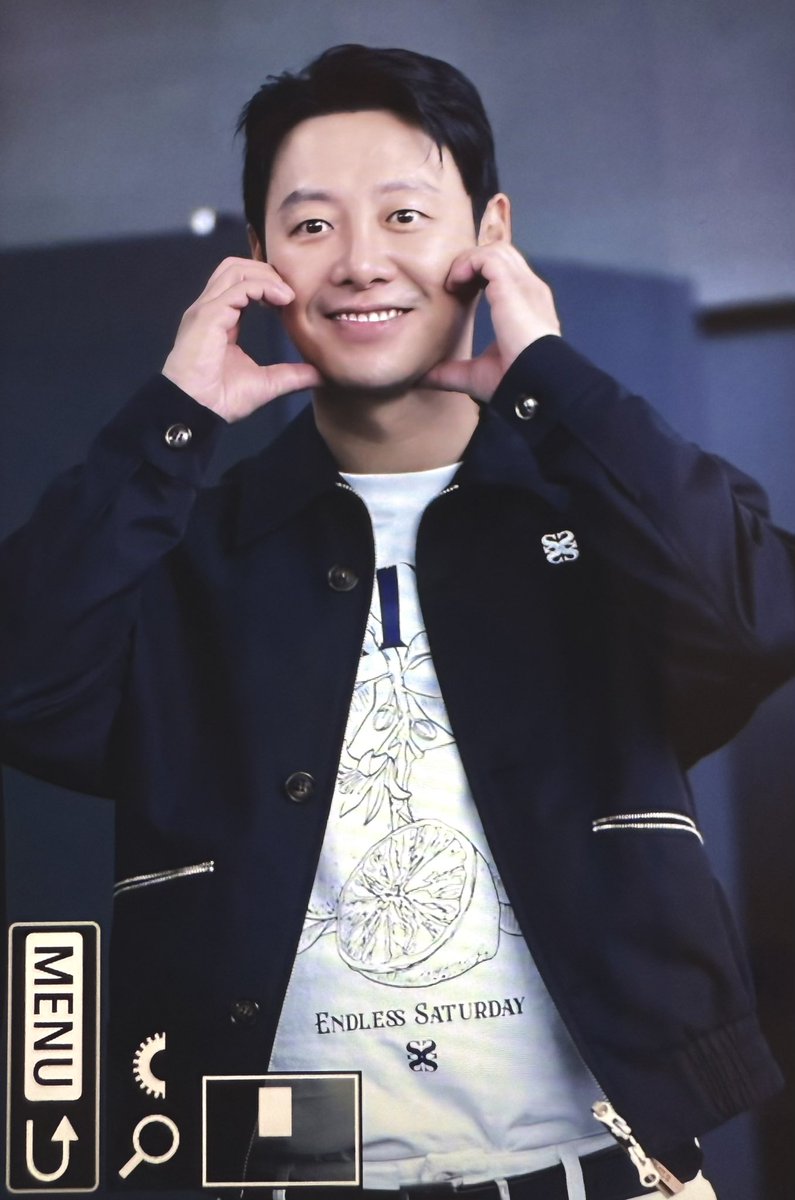 250919 부산국제영화제 윗집사람들 오픈토크 
너무 오랜만이야 
여전히 초롱초롱한 눈이 너무 예쁘다 🥹
#김동욱