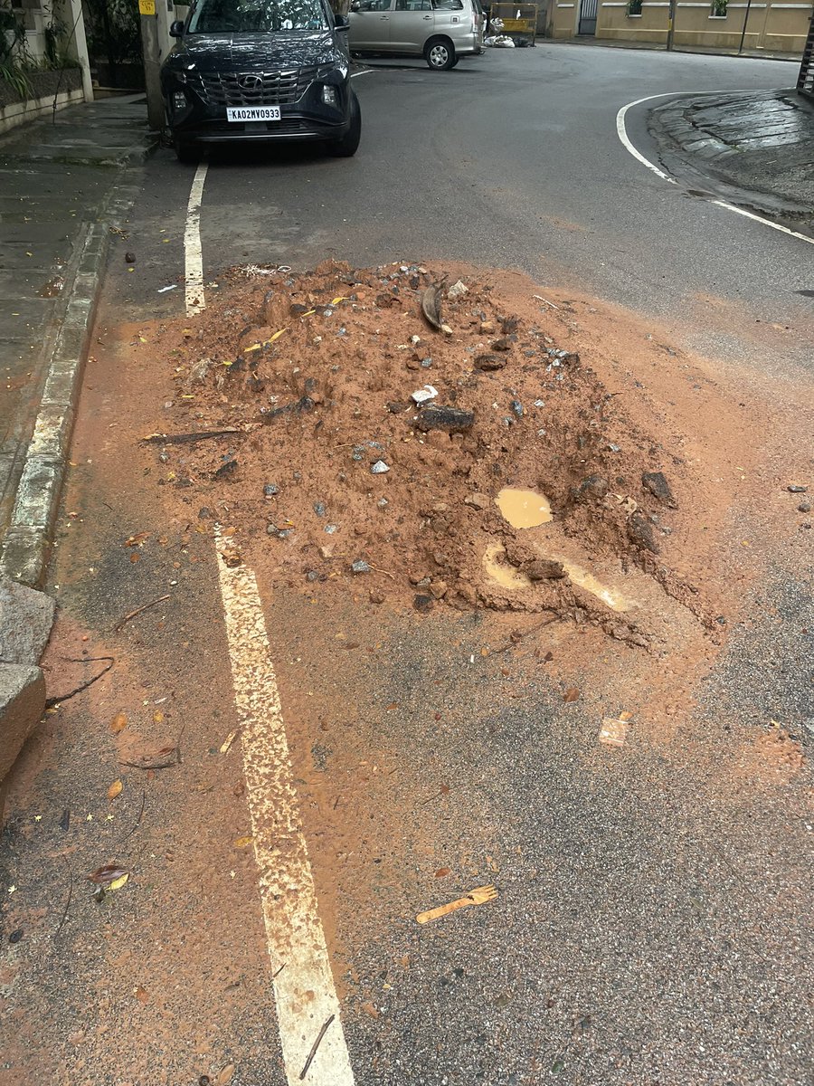 ankeetanand's tweet image. 2 weeks ago BESCOM folks dug right outside our house for repair work, and promised to rectify the same within 3 days.This is not fixed and is extremely dangerous as vehicles are now getting stuck and whole road is caving in.  Pls help 
Location - Haudin road bangalore central