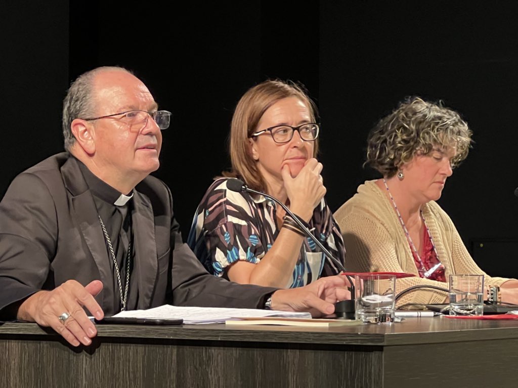 🥰 Gracias a todas las personas que han abarrotado el Aula San Pablo de #Vitoria durante las tres conferencias que han protagonizado las Jornadas Pastorales de Inicio de Curso, donde la Esperanza ha sido la protagonistas enmarcada en el relato de los dos de Emaús. Eskerrik asko!