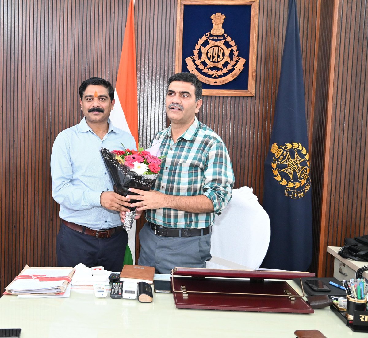 dsdeepaksharm11's tweet image. आदरणीय बड़े भाई
श्री राजेश सिंह चंदेल जी आईपीएस पुलिस उप महानिरीक्षक भोपाल ग्रामीण रेंज भोपाल को जन्मदिन की हार्दिक बधाई एवं शुभकामनाएं।।🎂💐🙏🏻