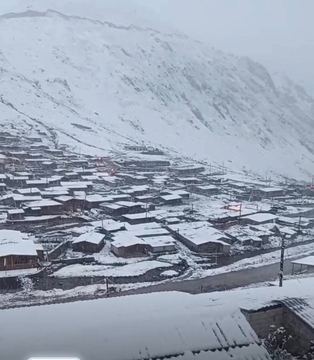 Karadeniz'de birçok yayla beyazlara büründü.
An itibarıyla Rize Kavrun Yaylası