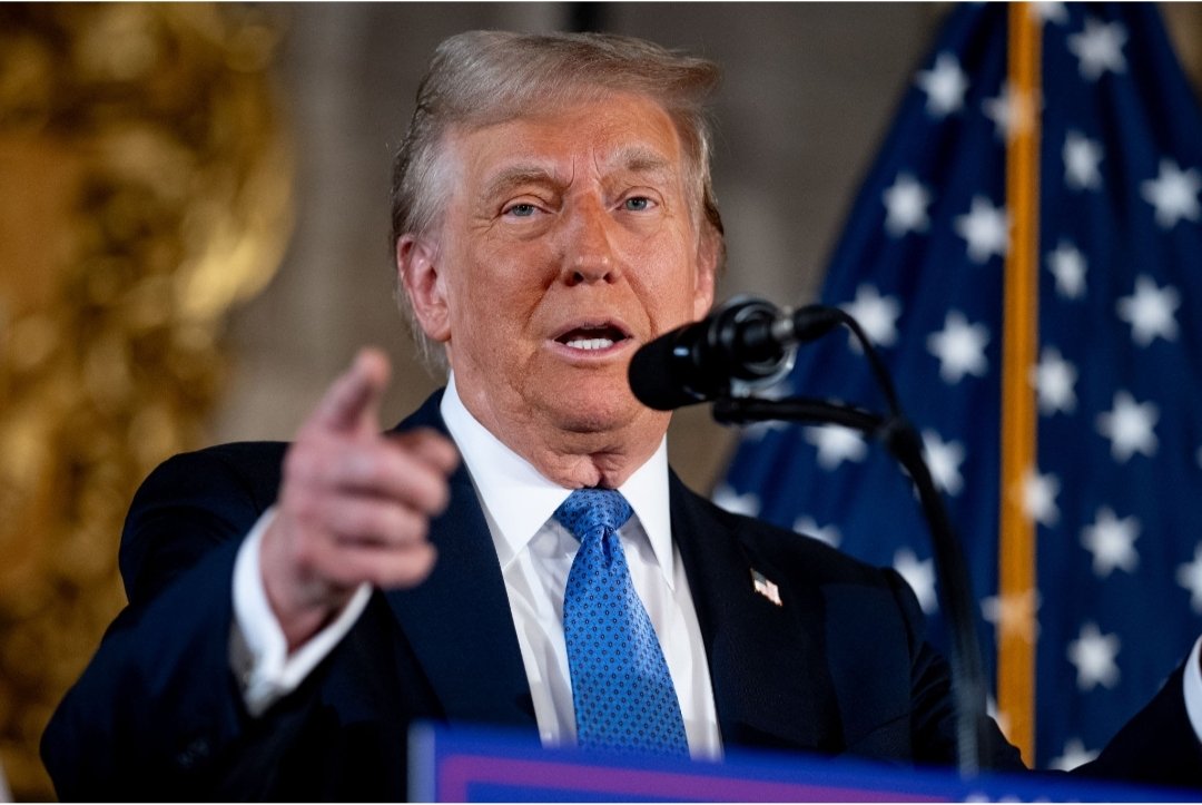#DonaldTrump
मैं वहां के पीएम मोदी के करीब. भारत और.. हमारे बहुत अच्छे रिश्ते,
लंदन। अमेरिकी राष्ट्रपति डोनाल्ड ट्रंप ने रूस से तेल खरीद को लेकर यूरोप के देशों पर निशाना साधा और इस मामले में फिर भारत का जिक्र किया। ट्रंप ने कहा, मुझे पता है कि  देश रूस से तेल खरीद रहे हैं।