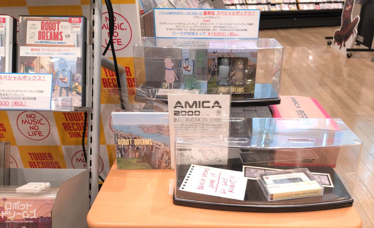 TOWER_Shinjuku's tweet image. 9月21日発売の映画『ロボット・ドリームズ』Blu-ray&amp;amp;DVDは本日が入荷日！🎉

特製フィギュア、カセットテープ、アクリルスタンド、ブックレットなど豪華特典満載の&quot;Blu-ray豪華版 スペシャルボックス&quot;も潤沢にご用意致しました♬

🎁タワレコオリジナル特典：「しおり」

#ロボット・ドリームズ