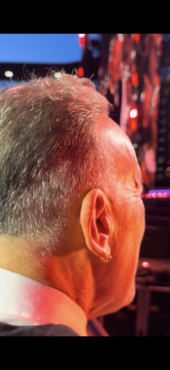 BDoltri's tweet image. This is when Bruce sits on you.

❤️🎸🇺🇸🎷🇮🇹❤️🚂❤️

My 📸 from PIT, at Oriole Park at Camden Yards, Baltimore, MD, 🇺🇸, on 9/13/‘24.

#FromItalyForBruce 
#SpringsteenTour2024
#SpringsteenTour2025
#LOHADTour
#BruceSpringsteen
#Springsteen
#19Settembre
#September19