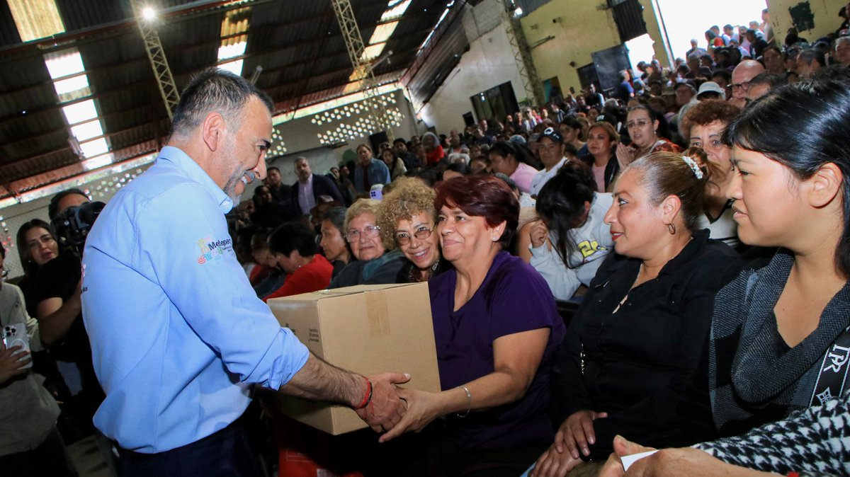 ¡Apoyo a las familias de Metepec! ❤️

El Presidente @Fernando Flores  inició la entrega del Programa Canasta Alimentaria "Familias Felices"🌟

#DIFMetepec #CanastaAlimentaria #FamiliasFelices #Solidaridad #ApoyoComunitario #Metepec