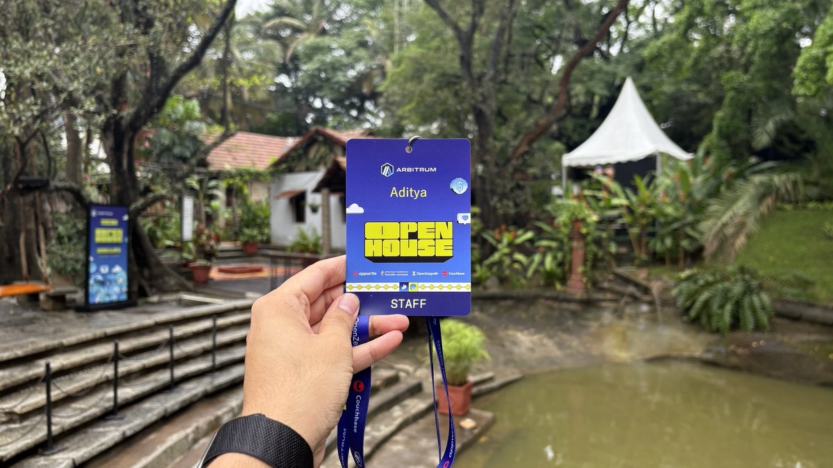 gm gm from <a href="/arbitrum/">Arbitrum</a> Open House Hack Bengaluru 🚀 | Excited to be see 100+ builders pushing L2 forward. With <a href="/LensMediaHQ/">Lens Media</a> crew capturing it all 👀