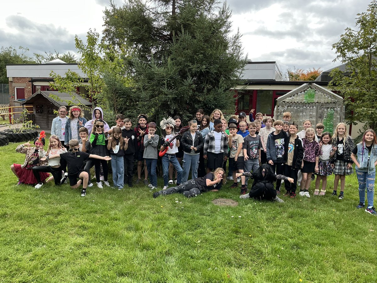 SpringfieldPri1's tweet image. Springfield pupils all ready to rock ahead of our TTRockstars battle of the bands! The winners for each year group to be announced next week…