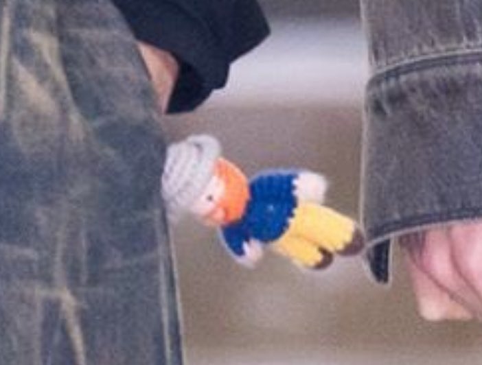 ヒョンジン今日もビジュいいいいいいい！！！！ゴッホのぬいぐるみ付け