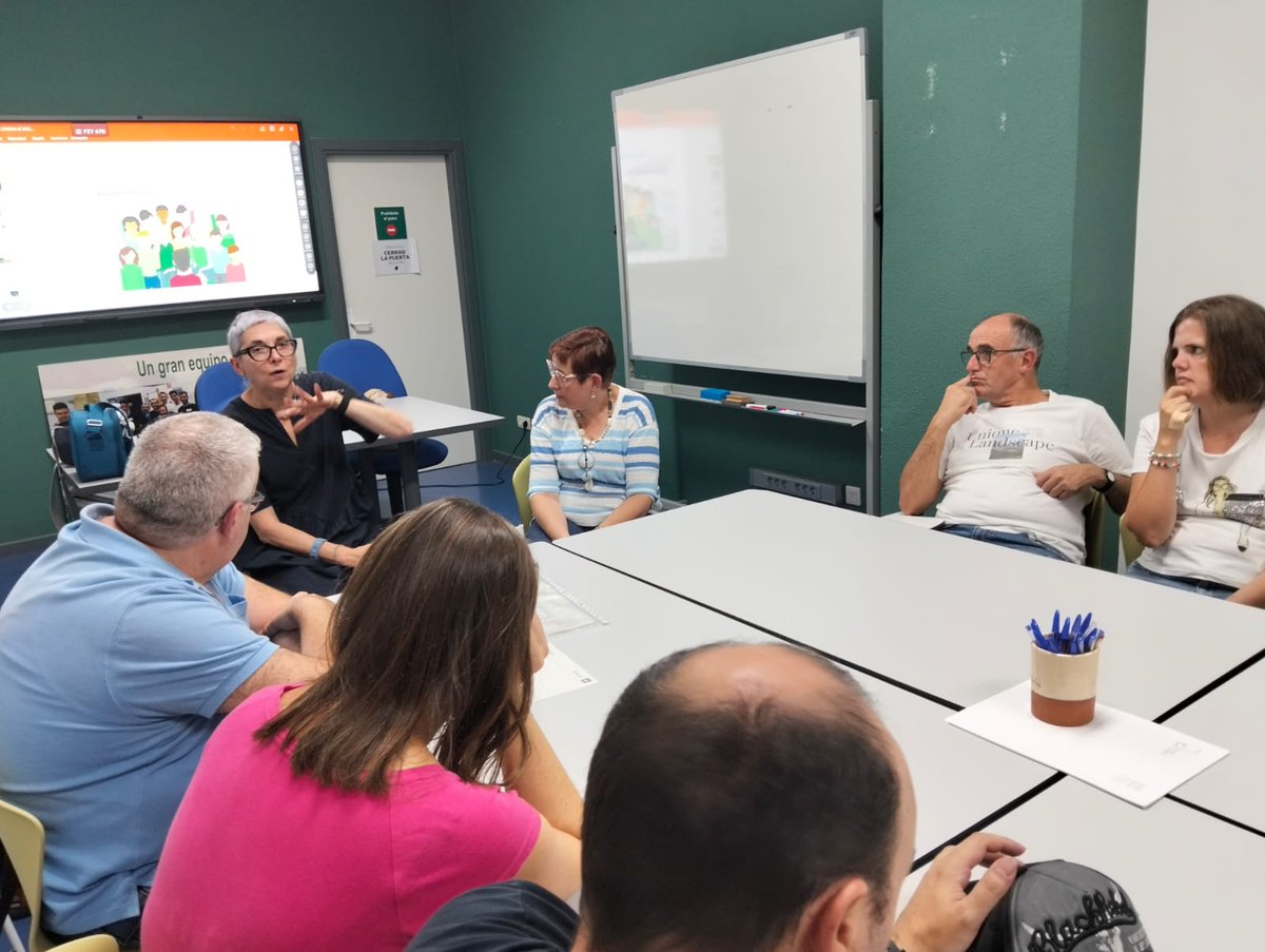🟢 En septiembre
hemos retomado el taller Acompaña-T.
impulsado por #LogroñoAcompaña
del <a href="/AytoLogrono/">Ayuntamiento Logroño</a>.

El objetivo es aprender
a cuidar el bienestar emocional
con la ayuda de la psicóloga Amaya Sáenz de Urturi.

#BienestarEmocional #Formación