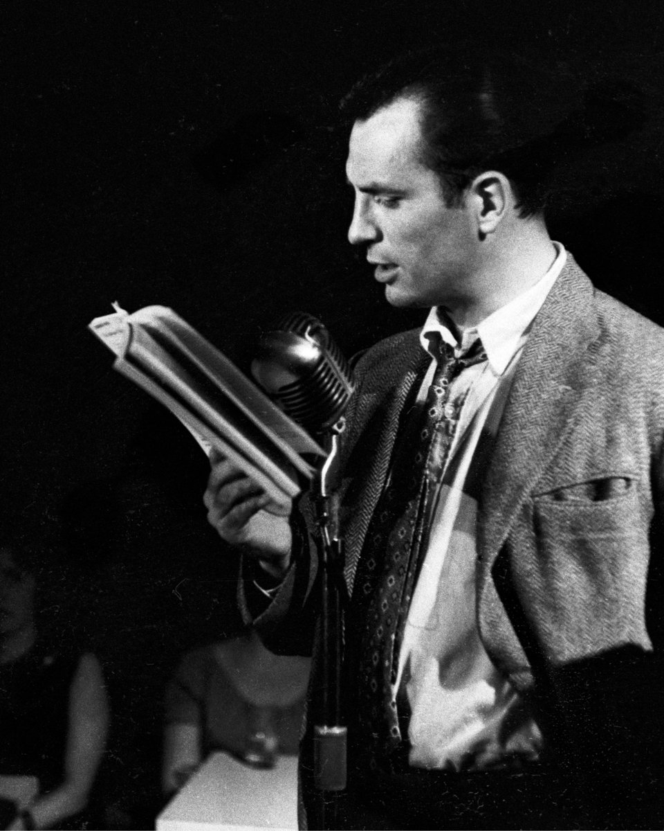 Corneliani_com's tweet image. Jack Kerouac was jazz to his core. 
The rhythms of his prose echoed swing, bebop, free jazz. His look? Workwear—flannel, chinos, boots, notebooks. A blue-collar aesthetic that turned making art into work too. His beats live on.

#CornelianiStyleLegend #JackKerouac #StyleIcon