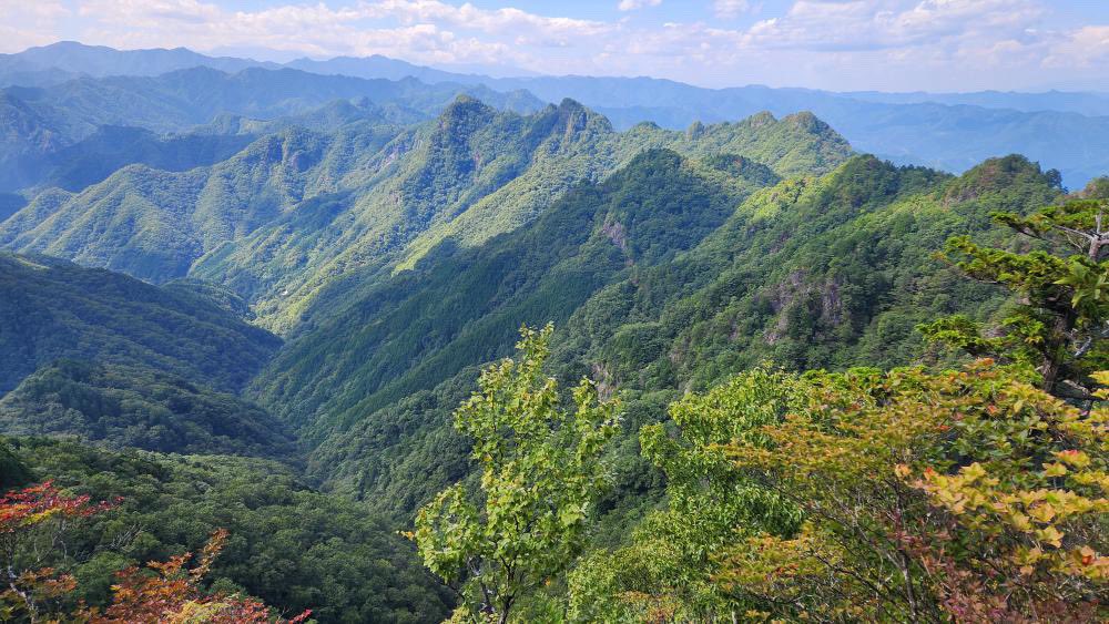 スタッフ細田です、久々に両神山に行ってきました。八丁峠からのピストンです。詳しくはインスタへ。鎖場が30ヶ所ほどあるコースです。行く場合はご注意を⚠️山のご相談は石井スポーツへ！
instagram.com/p/DOx7v4KgaeI/…