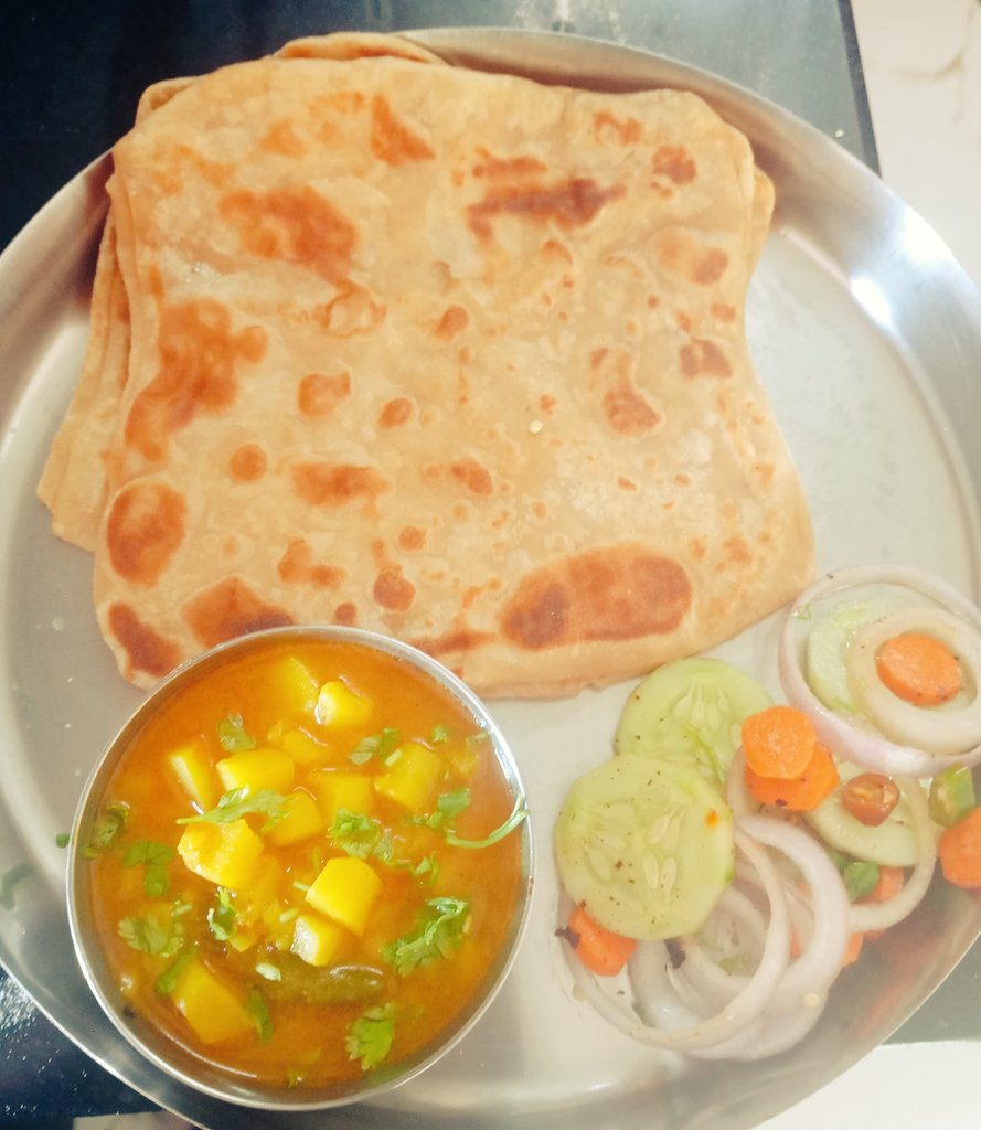 ADikshita's tweet image. 🌿 Balanced &amp;amp; Healthy Lunch 😋😋😋🌿

🥙 Wheat Layer Paratha
🥔 Potato Curry
🥗 Fresh Salad (cucumber, carrot &amp;amp; onion)

Simple, wholesome &amp;amp; nourishing 💚
#HealthyLunch #HomemadeFood #BalancedDiet