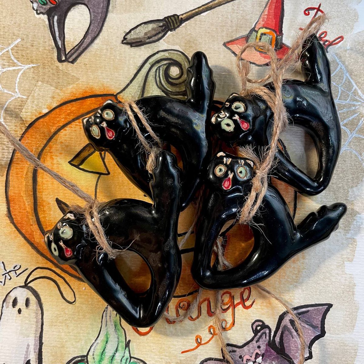 CowlStore's tweet photo. But I still think black cats bring good luck! https://t.co/y4dperEDhz