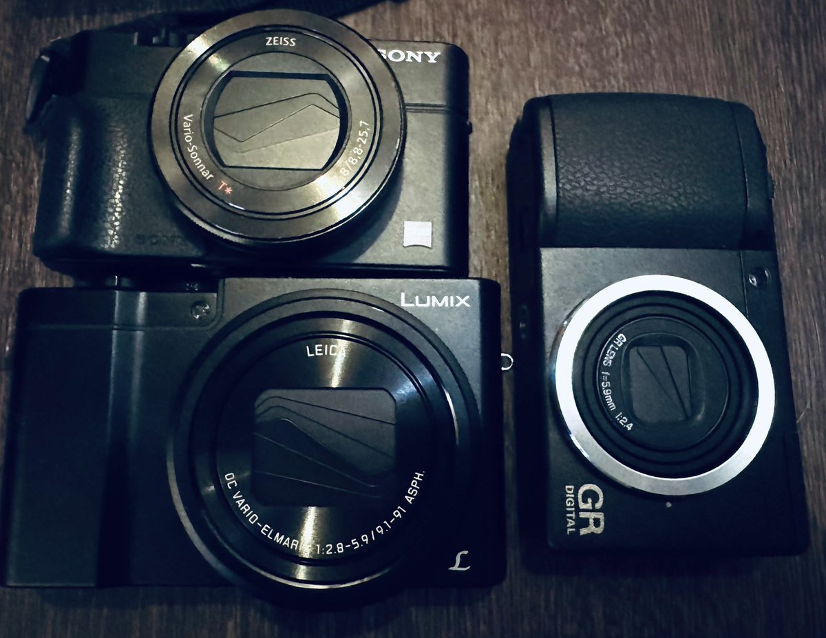 SAH_KOBA's tweet image. ふと思い出して引っ張り出して来たー　最近iPhoneでいいやってなってたから久しぶりに復活させてみよー！　#コンデジ #rx100 #gr2 #tx1