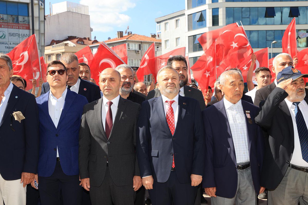Bugün, milletimizin bağımsızlığı ve özgürlüğü için canlarını ortaya koyan kahraman gazilerimizi anmak, onların fedakârlıklarını bir kez daha hatırlamak için çok özel bir gün; 19 Eylül Gaziler Günü.Aziz şehitlerimizi rahmetle, gazilerimizi minnet ve şükranla anıyorum.