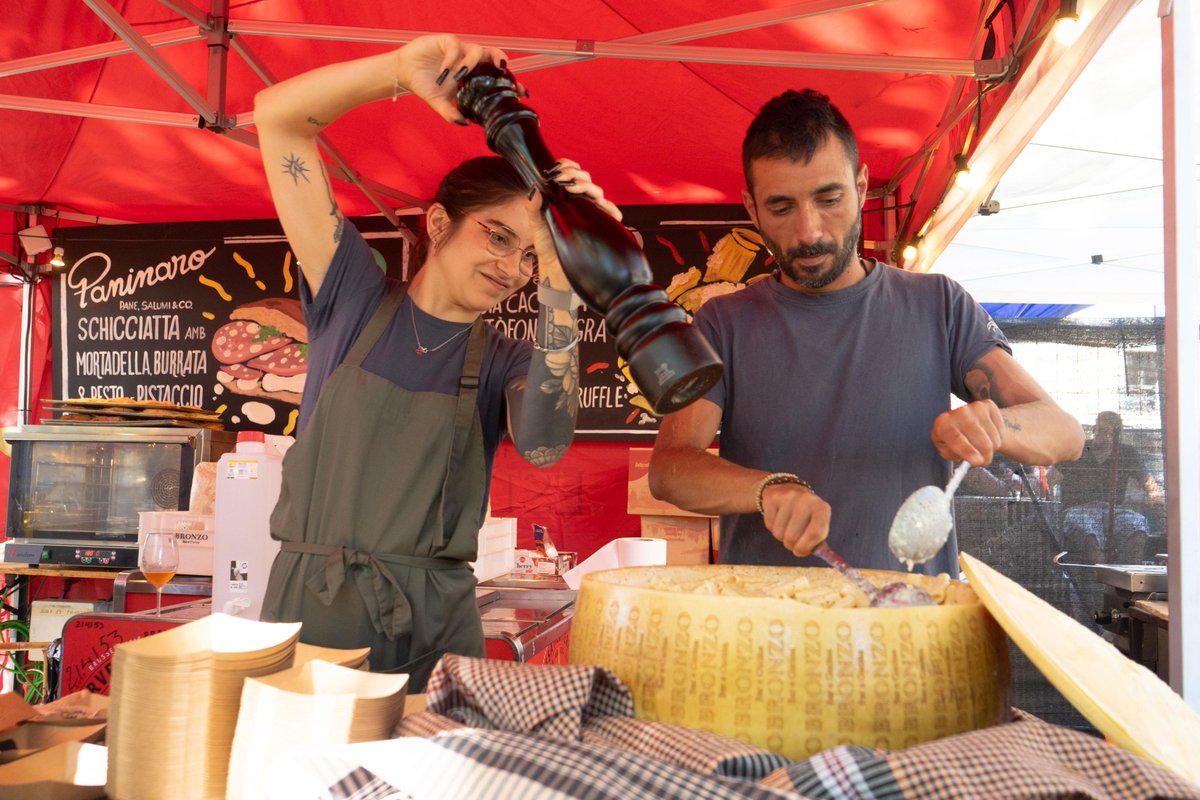 El Born Street Food, marca el inicio de las Fiestas de la Mercè 18  establecimientos ofrecerán platos que celebran la calidad y la diversidad, desde sabores locales hasta propuestas internacionales. Entrada gratuita con consumisión mínima
 Más detalles 👉losfoodistas.com/la-merce-born-…