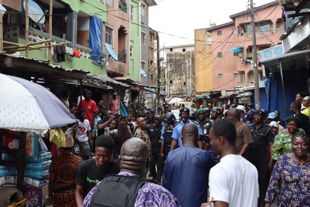 Mr_JAGs's tweet image. THE COMMISSIONER OF POLICE, LAGOS STATE COMMAND, CP OLOHUNDARE JIMOH, LEADS RESPONSE TO PROTEST AT SANDGROUSE MARKET; POLICE ARREST SUSPECT FOR MURDER AND ASSAULT

The Lagos State Police Command has arrested one Samsideen Oladiti ‘m’, popularly known as “Shamelon”, aged 55, in…