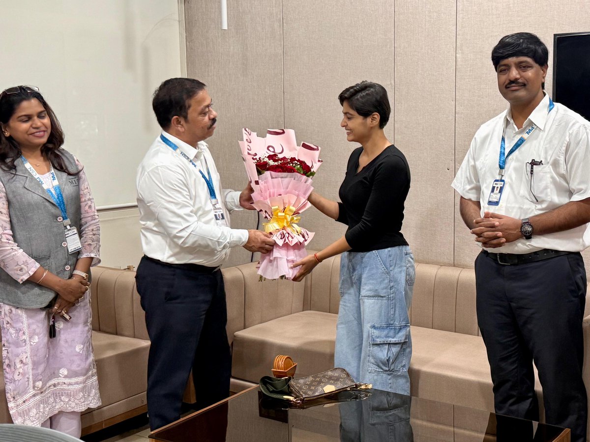 MIT_Updates's tweet image. Our Civil Engineering alumna Ms Darshika Khullar (Batch 2021-22) has brought great pride to MIT by being selected as an Officer Cadet (Future Lieutenant) in the Indian Army (SSC Women Tech – 36th Course) through the 21 SSB Bhopal. 🇮🇳💂‍♀️#MIT_CSN #CivilEngineering #AlumniSuccess