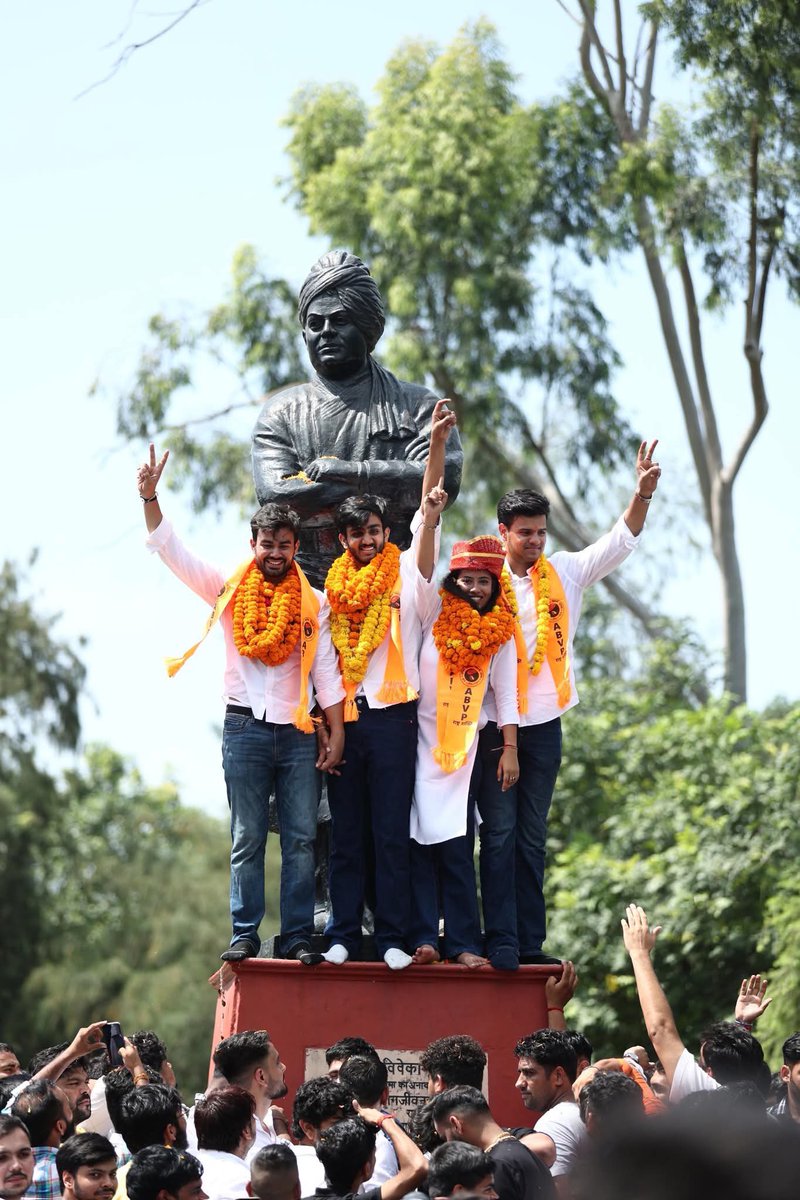PuranShahpura's tweet photo. दिल्ली विश्वविद्यालय में देश की छात्रशक्ति ने फिर बता दिया , ना जातिवाद ना क्षेत्रवाद सबसे ऊपर राष्ट्रवाद । 
ABVP की दिल्ली विश्वविद्यालय में प्रचंड भगवा जीत 🚩🚩 
की छात्रशक्ति को बधाई । 
व दिल्ली विश्वविद्यालय के छात्रो का धन्यवाद । 
 #akhilbhartiyavidhyarthiparishad #ABVP4DUSU https://t.co/65OSxrJr9f