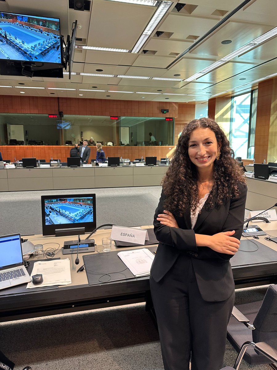 Hoy estamos asistiendo en Bruselas al Grupo de Trabajo del Consejo sobre vino y OIV. Debates sobre el plan estratégico 2026-30 de OIV, avance d nuevas resoluciones de la OIV, etc. El Jefe de area y la jefa de servicio d control de calidad alimentaria forman la delegacion española