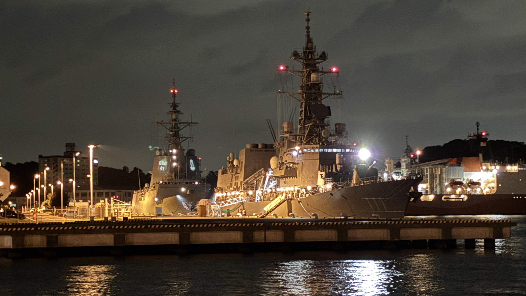 オーストラリア海軍駆逐艦DDG41ブリスベン 乗組員直筆サイン カード 生写真 HMAS Brisbane (DDG 41) 寄港 2025.09.19 | みえたもの