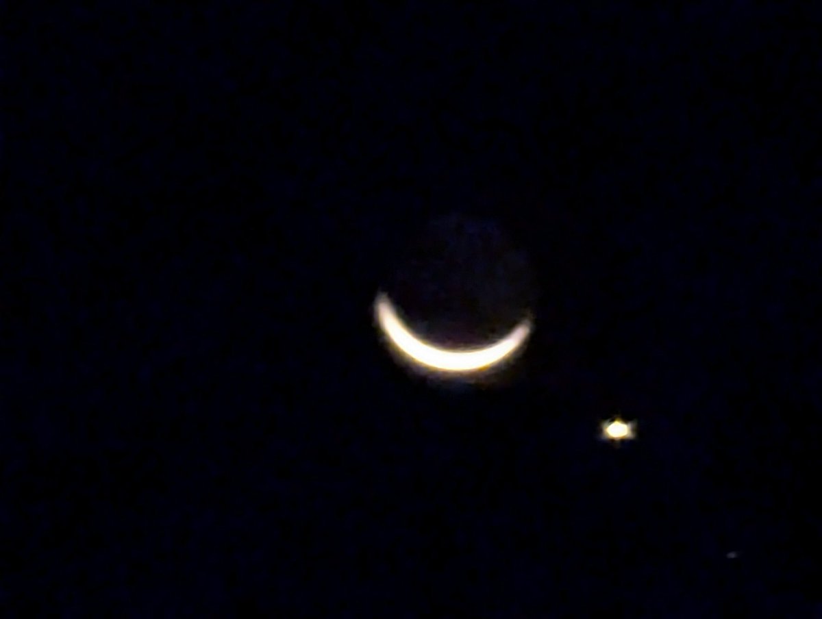 Crescent Moon and Venus over Corryton this AM.  TGIF....