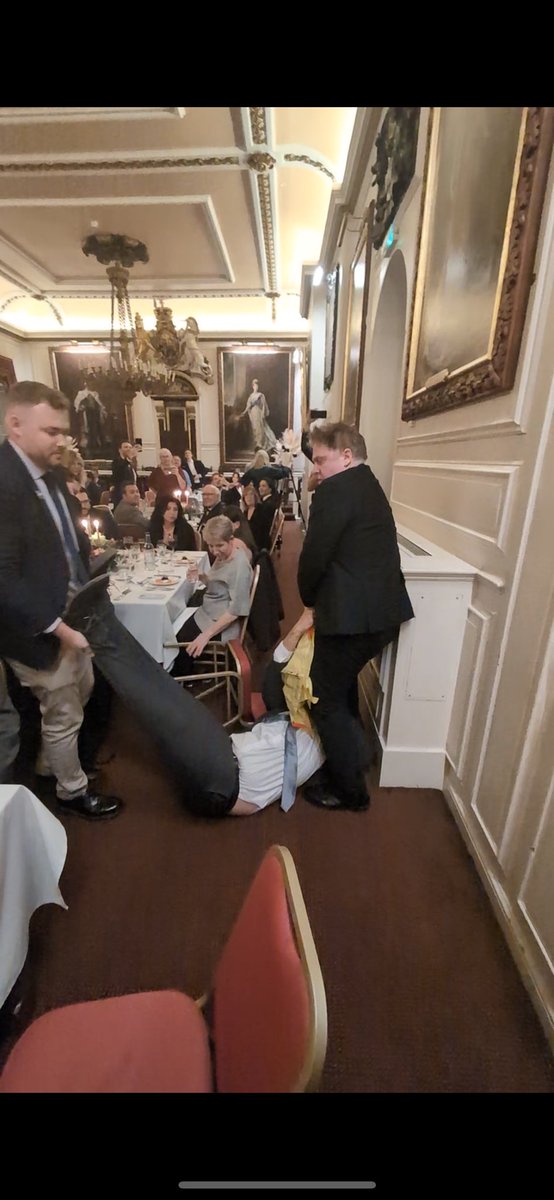 fossilfreeLDN's tweet image. When Trump says “drill baby drill” he signs up, eyes-wide-open, to kill baby kill. 

On Tuesday we disrupted the Republicans Overseas, highlighting that the Institute and Faculty of Actuaries find 4bn could lose their lives by 2050. 

Trump’s climate wrecking is mass murder.