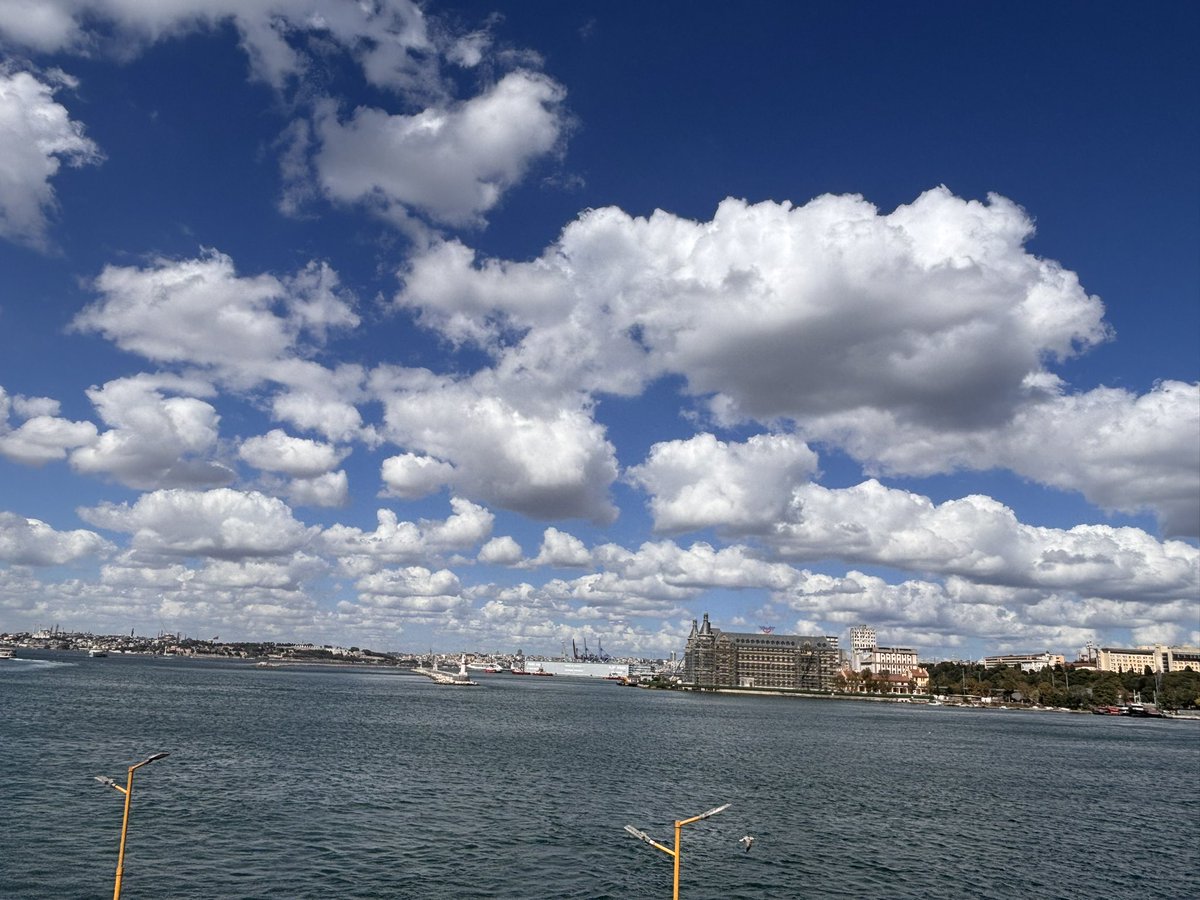 Herşey bir tarafa İstanbul’un üzerinden pamuklar sıra sıra olmuş geçit töreni yapıyorlar! Tam bir görsel şölen!

#istanbul #ibb #life #ekremimamoğlu #Turkey #Turkiye #beautiful #photographer #best <a href="/haberibbcomtr/">İBB HABER</a>