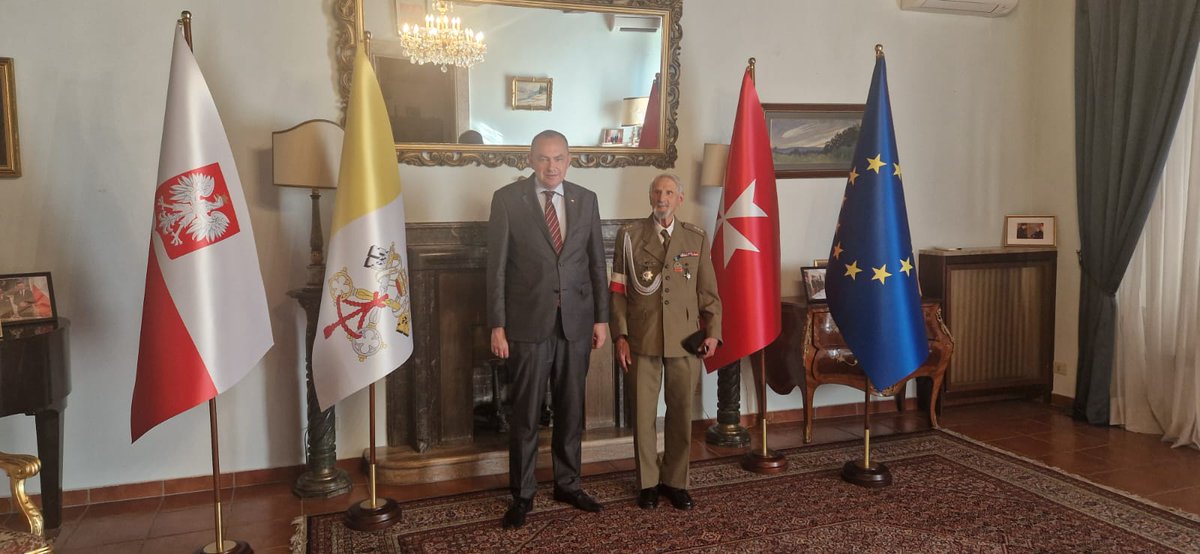 PLinVatican (@plinvatican) on Twitter photo Podczas środowej audiencji generalnej por. Jan Witkowski, weteran Powstania Warszawskiego, wraz z delegacją Instytutu Orderu Wojennego Virtuti Militari zobaczył się z Papieżem Leonem XIV <a href="/Pontifex_pl/">Papież Leon XIV</a>. Wcześniej, na zaproszenie Amb. <a href="/Kwiatkowski_A/">Adam Kwiatkowski</a>, odwiedził <a href="/PLinVatican/">PLinVatican</a>. Podczas środowej audiencji generalnej por. Jan Witkowski, weteran Powstania Warszawskiego, wraz z delegacją Instytutu Orderu Wojennego Virtuti Militari zobaczył się z Papieżem Leonem XIV <a href="/Pontifex_pl/">Papież Leon XIV</a>. Wcześniej, na zaproszenie Amb. <a href="/Kwiatkowski_A/">Adam Kwiatkowski</a>, odwiedził <a href="/PLinVatican/">PLinVatican</a>.