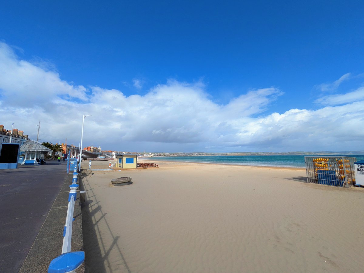 Visit__Weymouth's tweet image. 🙌 Happy Friday! To round off another week, here are some of our favourite moments from the past few days. We hope you have a lovely weekend. 🫶 

#WeymouthDorset #SeptemberDays #Greenspaces #WeymouthBeach #WeymouthHarbour #VisitWeymouth