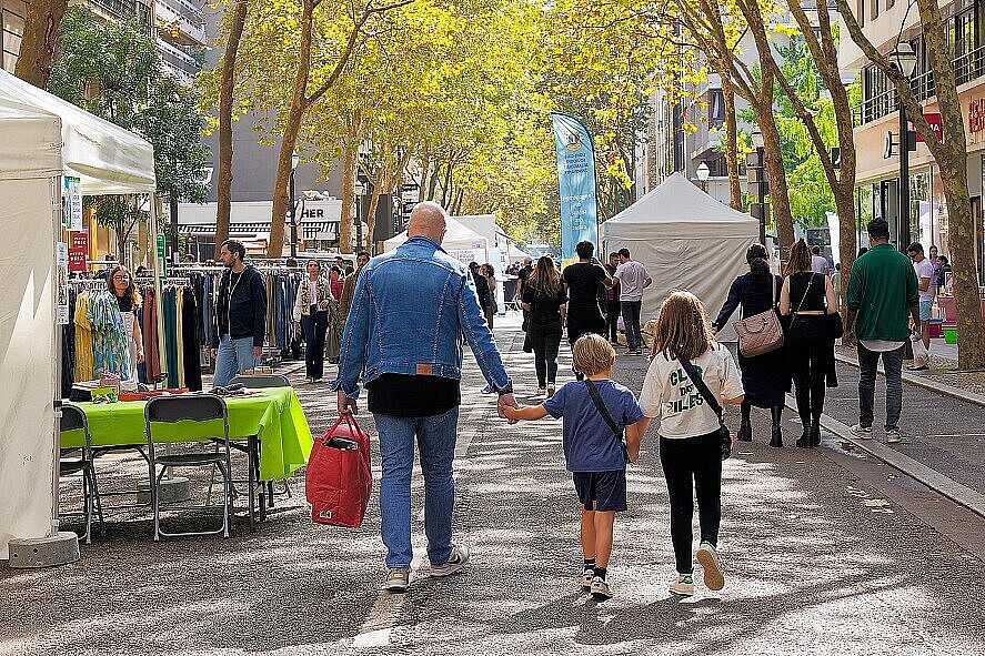 Ville_BoulogneB's tweet photo. 🗓️ A vos agendas ! 🔎 Que faire à Boulogne-Billancourt ce week end ?
Découvrez le programme et faites votre choix ! 

📢Journée de la mobilité - bd J-Jaurès - Samedi 20 septembre
🏛️Journées européennes du Patrimoine - Dans toute la ville - 20 & 21 septembre 
📸Exposition de Claudia Revidat 
♻️ Café de la réparation, à la Maison de la planète - Samedi 13 septembre 
🗿 Exposition Coskun "Expression directe - Sculptures" - Musées des Années 30 et Paul-Belmondo 
🏃Les dimanches sportifs aux parcs Rothschild et Billancourt 

Toutes les infos 👉 https://t.co/GwHKxwkJOT

@OTBB92