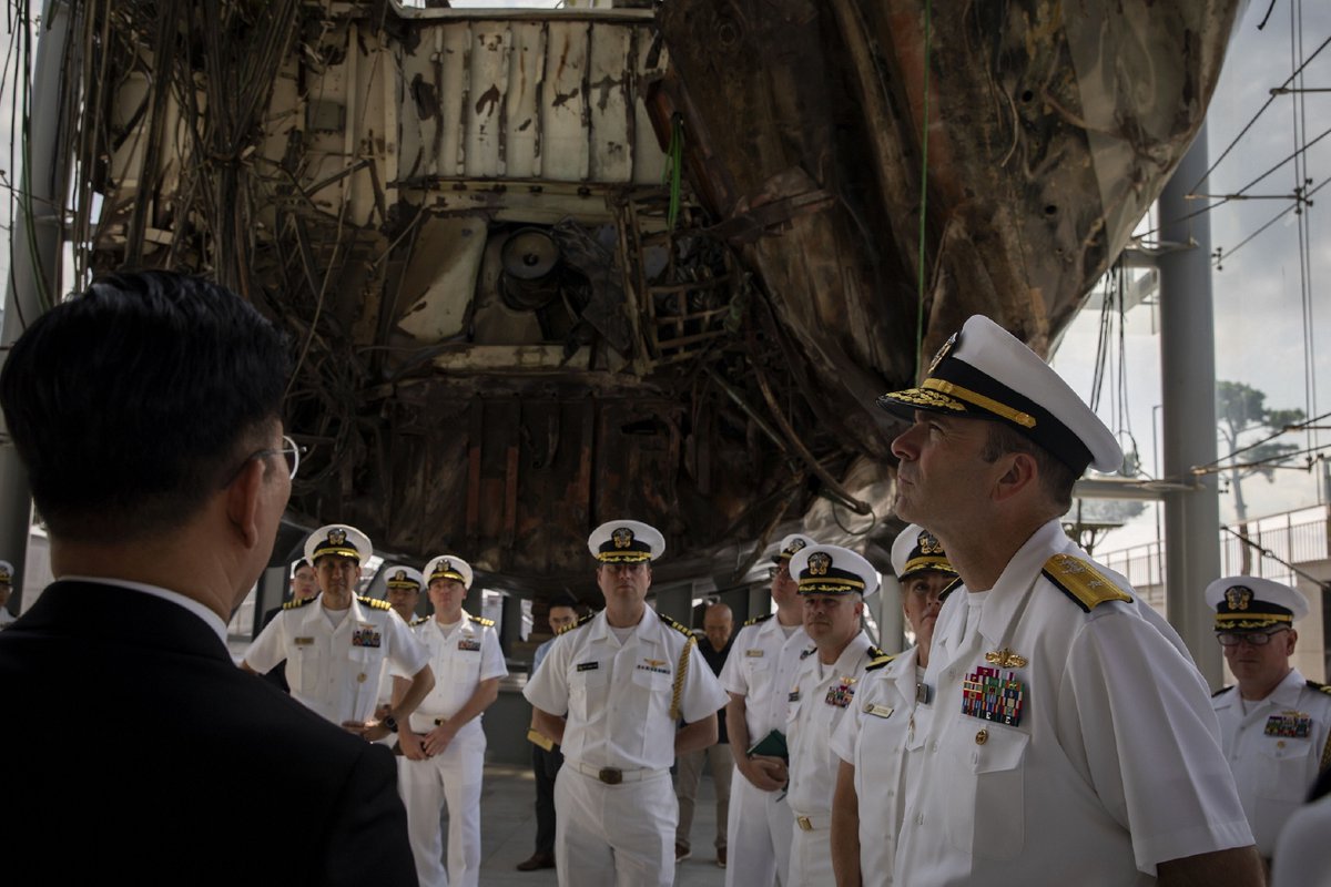 US7thFleet's tweet image. 🇺🇸🇰🇷 U.S. 7th Fleet & US Naval Forces Korea leadership honored the fallen during a visit to the Republic of Korea Navy corvette ROKS Cheonan (PCC 772) memorial.
#USNavy | #AlliesAndPartners