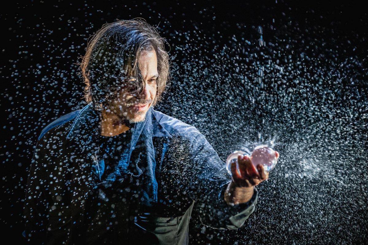 El Festival “Tria una carta” porta a #Solsona Avner the Eccentric, un dels millors clowns del món, i el multipremiat Miguel Muñoz. 

🎟️ Avui surten a la venda les entrades de la 3a edició del certamen, que se celebrarà del 5 al 12/10

ℹ️ tuit.cat/bfz98
#màgia @pererafart