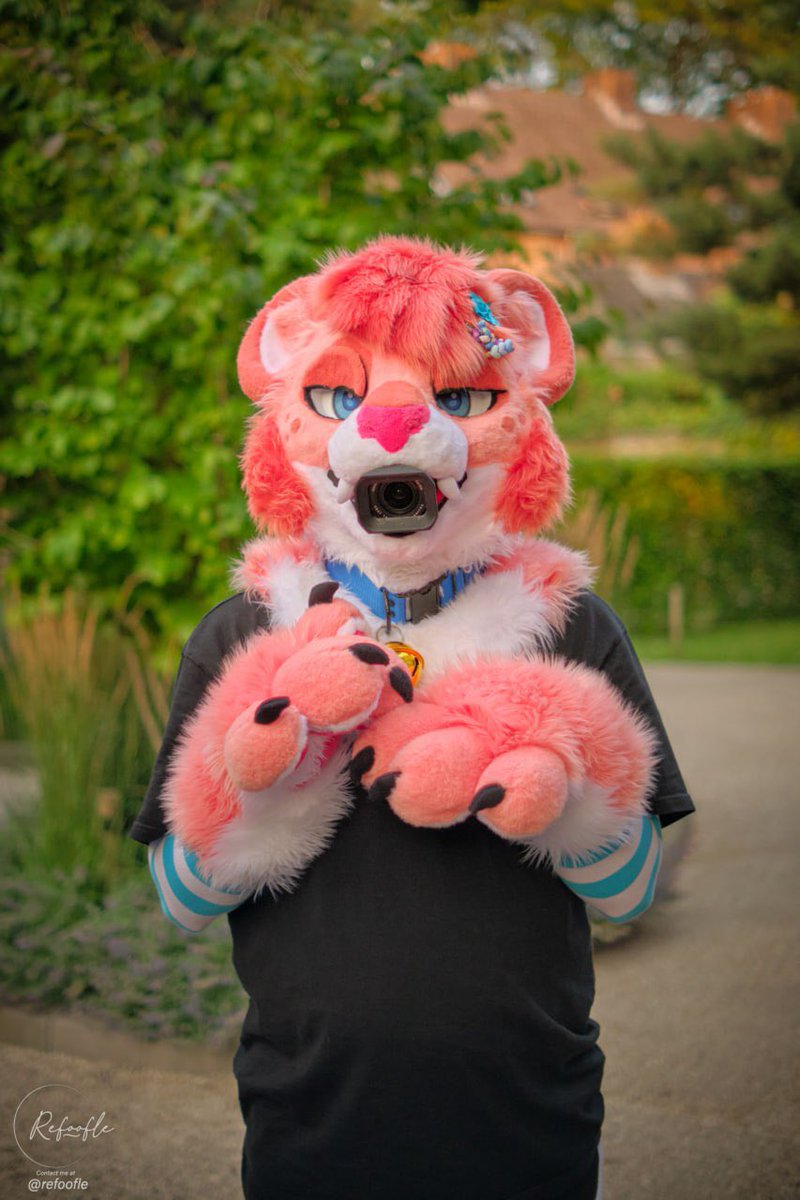 I ate <a href="/Refoofle/">Foofles</a>’s lens :3

📸: <a href="/Refoofle/">Foofles</a> 

#fursuit #furry #fursuitfriday