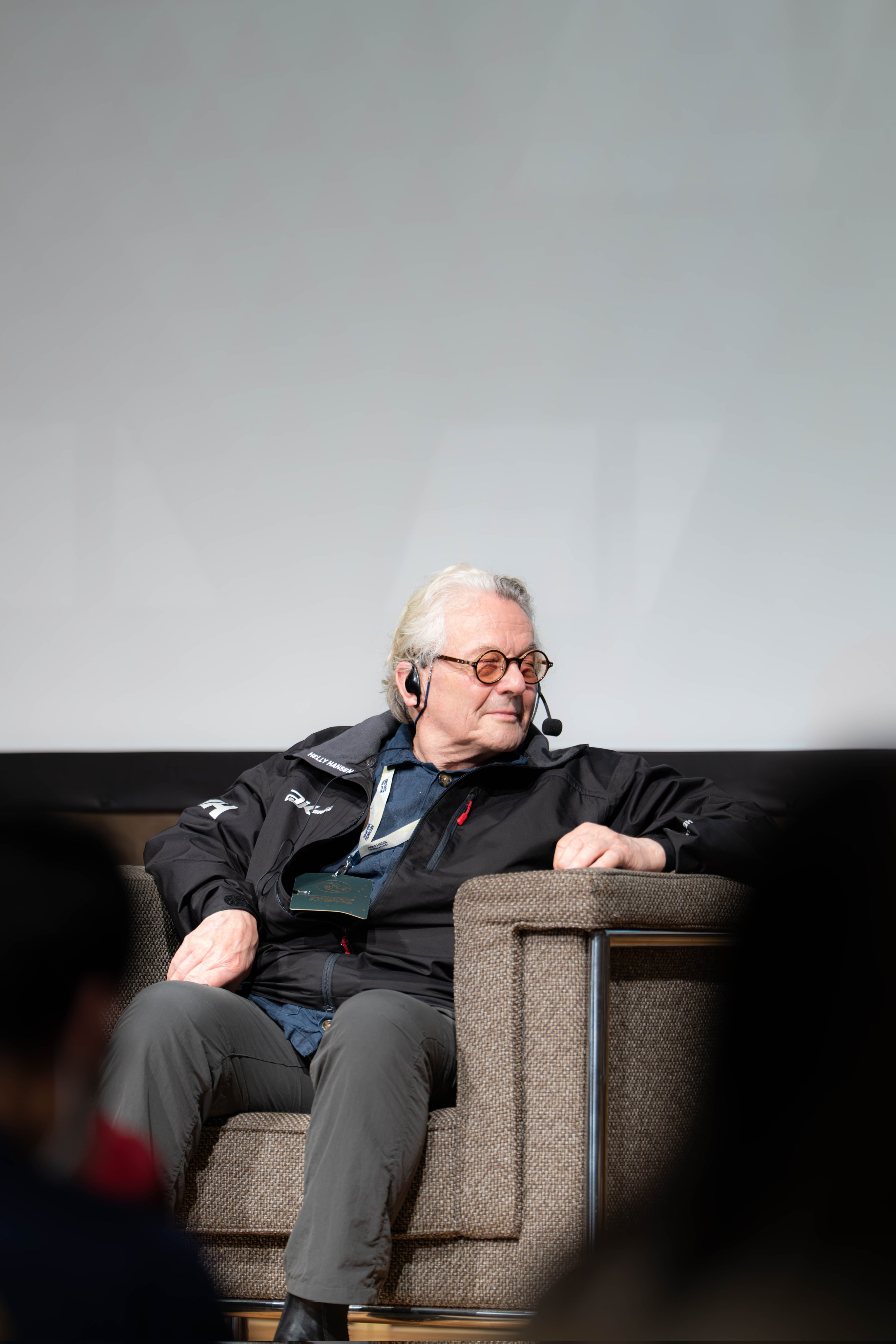 小島秀夫監督とジョージ・ミラー監督サイン入りA4写真 小島秀夫監督とジョージ・ミラー監督サイン入りA4写真 - メルカリ