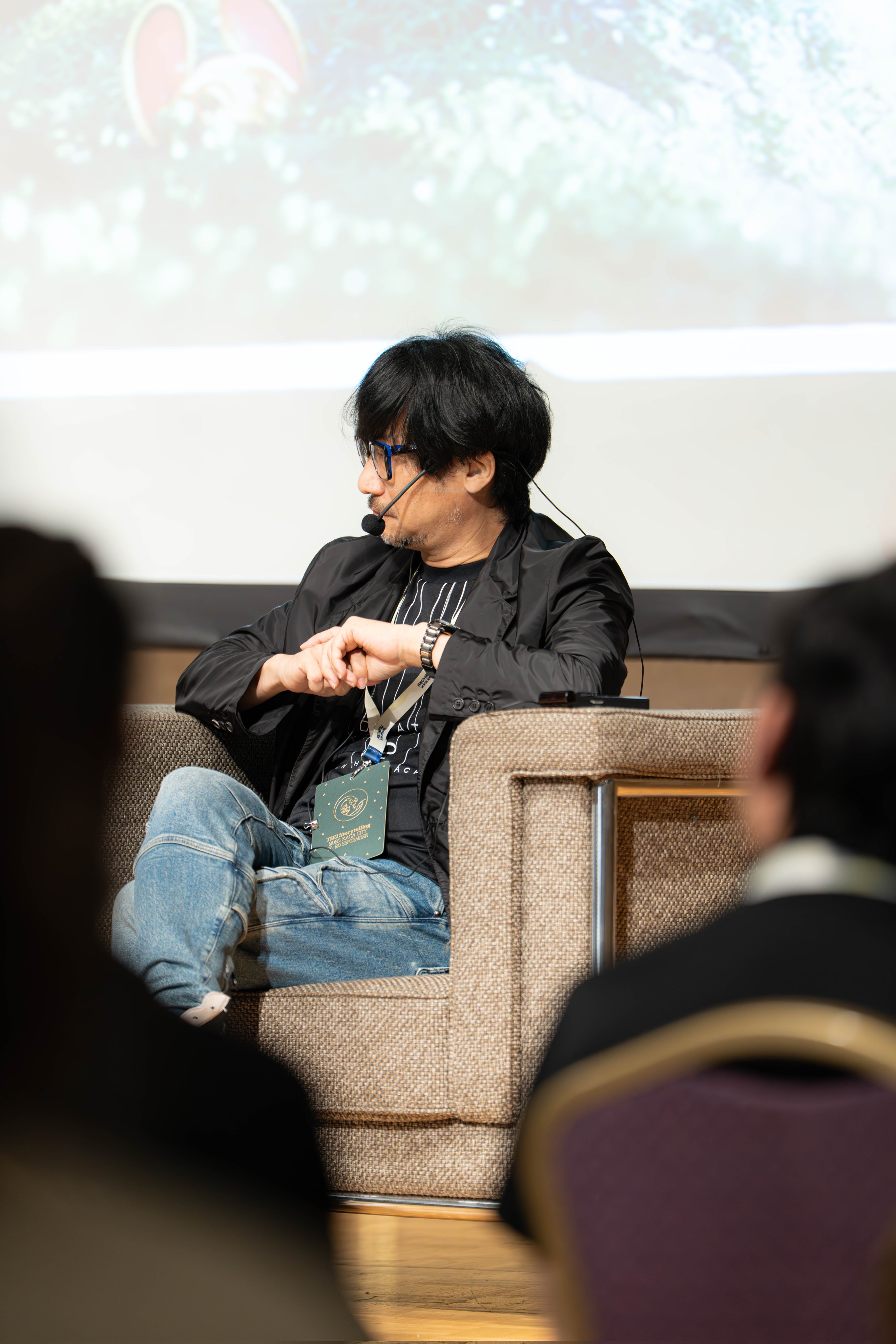 小島秀夫監督とジョージ・ミラー監督サイン入りA4写真 小島秀夫監督とジョージ・ミラー監督サイン入りA4写真 - メルカリ