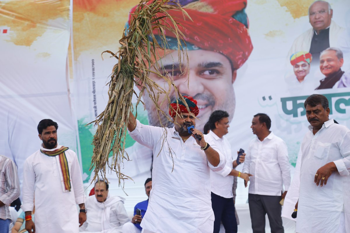 dgurjarofficial's tweet photo. किसान एकजुट हैं, हक़ नहीं लुटने देंगे!🔥
भीलवाड़ा में आज फसल मुआवजा जन अधिकार आंदोलन ने साबित कर दिया — संघर्ष की आवाज़ को दबाया नहीं जा सकता!🌾🚜 💪
#फसल_मुआवजा_जनअधिकार_आंदोलन https://t.co/2ruzLPqfjE