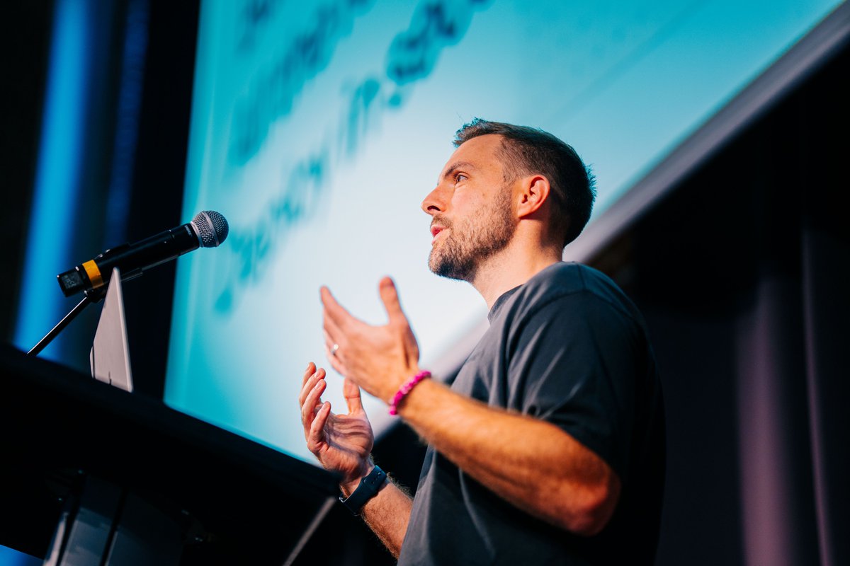 ApiPlatform's tweet image. Thank you @_joedixon for rocking the stage at #APIPlatformCon!
