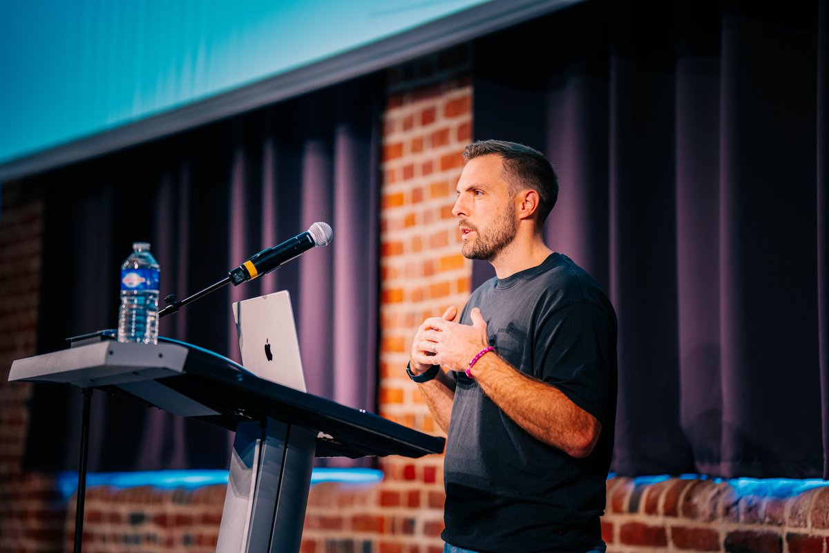 ApiPlatform's tweet image. Thank you @_joedixon for rocking the stage at #APIPlatformCon!