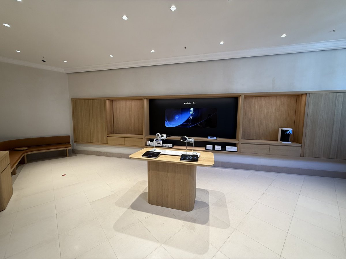 gonzague's tweet image. La zone dédiée au #visionpro faisait mal au cœur ça fait abandonné