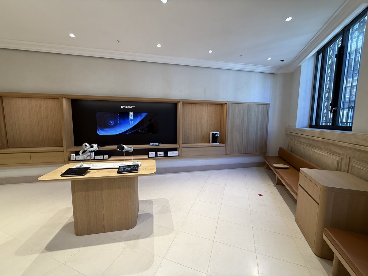 gonzague's tweet image. La zone dédiée au #visionpro faisait mal au cœur ça fait abandonné