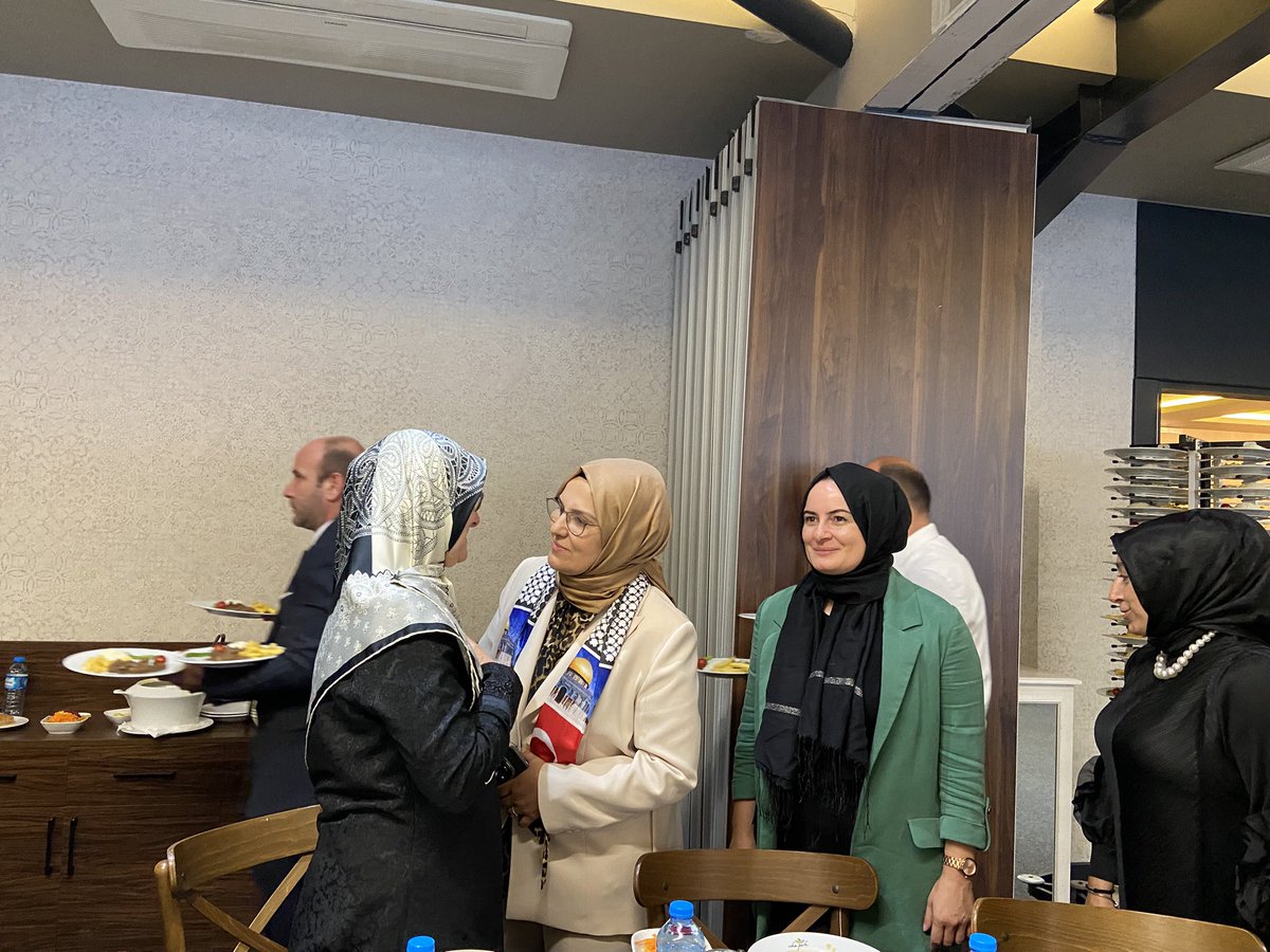 İlimizin kıymetli sivil toplum kuruluşlarının kadın başkanları ve yönetimleriyle, Genel Merkez Kadın Kolları Başkanımız Sn. <a href="/tugbaisikercan/">Tuğba IŞIK ERCAN</a> ’ın katılımıyla bir araya geldik.

Toplumumuzun ihtiyaçlarına ve kadınların sosyal hayattaki rolüne dair görüş ve önerilerin paylaşıldığı