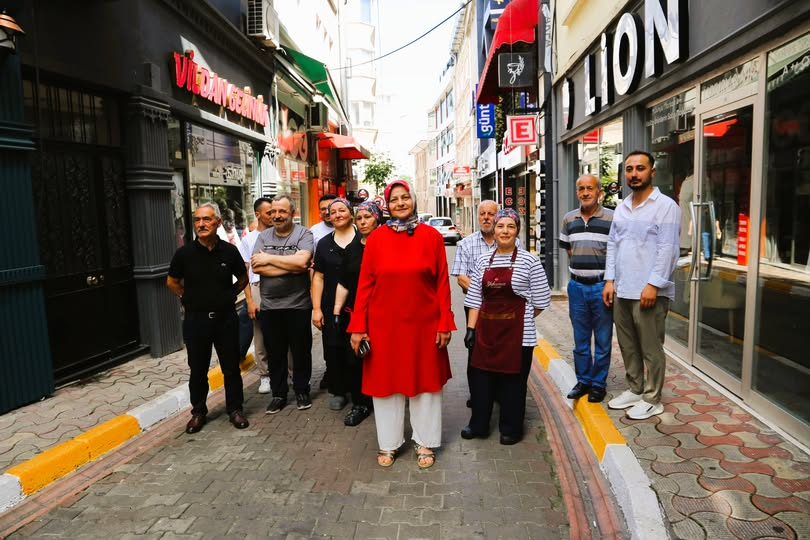Giresun’da Esnafın 6 Yıllık Doğalgaz Mücadelesi Bitmedi

Giresun şehir merkezindeki İncedayı Sokak’ta tam 6 yıldır doğalgaz hattı çekilmesi için mücadele eden esnaf ve sokak sakinleri, geçtiğimiz Ağustos ayında çalışmaların başlamasıyla umutlanmıştı. Ancak aradan geçen 40 güne